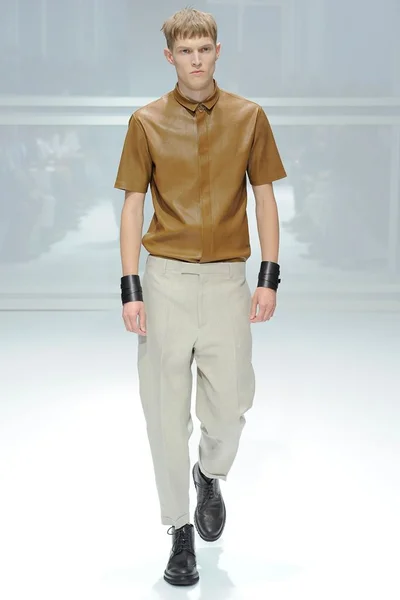 Look 25
